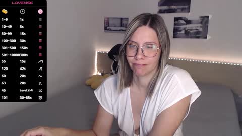 Snapshot of justmexy7 chatting on 09.09.25 Julie online show from 09.09.25