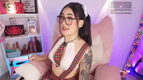 Snapshot of justonecute chatting on 02.15.26 Emy online show from 02.15.26