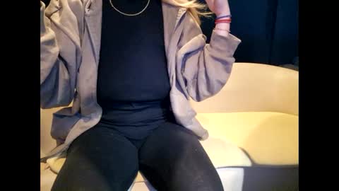 Snapshot of justonetime333 chatting on 09.30.25 Ana online show from 09.30.25