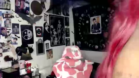 Snapshot of k1m08 chatting on 06.09.26 Aki Kim online show from 06.09.26