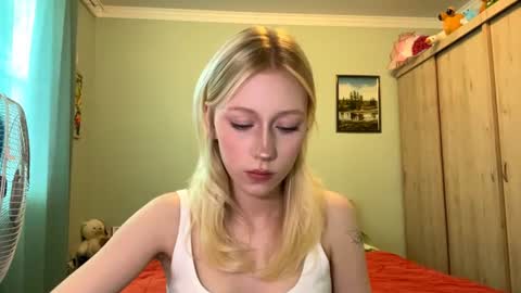 Mia 1st day here online show from 06.19.26