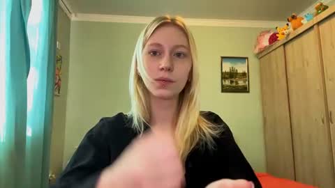 Mia 1st day here online show from 07.04.26