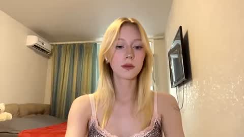 Mia 1st day here online show from 07.05.26