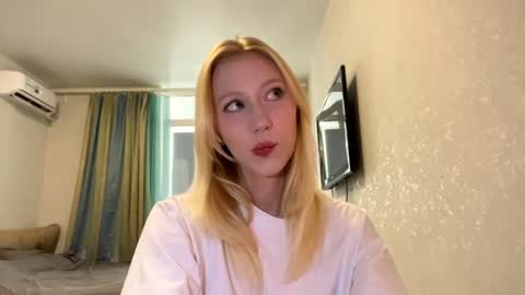 Mia 1st day here online show from 07.10.26
