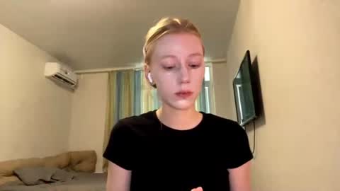 Mia 1st day here online show from 07.16.26