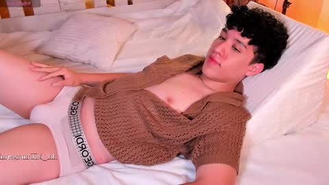 Snapshot of kai_zarek chatting on 10.24.25 Kai online show from 10.24.25