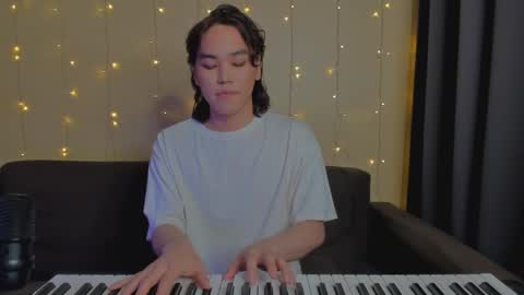 Snapshot of kain_takedaa chatting on 12.15.24 Kain online show from 12.15.24