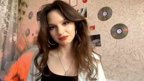 Snapshot of kaitlinmorphis chatting on 05.17.26 Roniy online show from 05.17.26