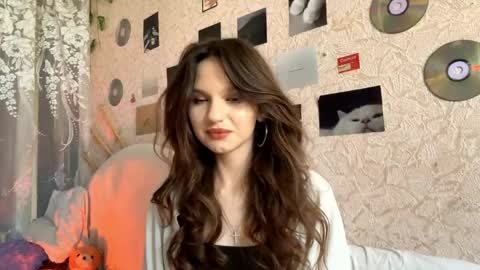 Snapshot of kaitlinmorphis chatting on 05.19.26 Roniy online show from 05.19.26