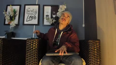 Snapshot of kaletattoos chatting on 11.05.25 Kale online show from 11.05.25