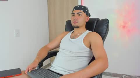 Snapshot of kalivan_voinesscu chatting on 04.27.26 K A L I online show from 04.27.26