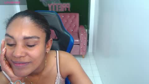 Snapshot of kamala_a chatting on 11.22.25 Kamala. Live 2100 - 600 online show from 11.22.25