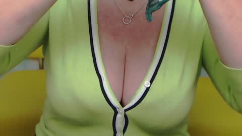 Snapshot of kamaliasim chatting on 01.25.25 KamaliaSim online show from 01.25.25