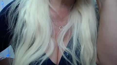 Snapshot of kamaliasim chatting on 01.27.25 KamaliaSim online show from 01.27.25