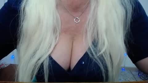 Snapshot of kamaliasim chatting on 01.27.25 KamaliaSim online show from 01.27.25