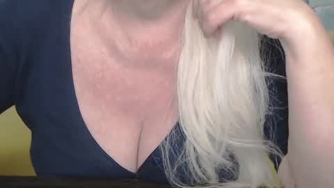 Snapshot of kamaliasim chatting on 02.03.25 KamaliaSim online show from 02.03.25