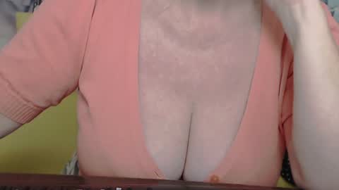 Snapshot of kamaliasim chatting on 02.03.25 KamaliaSim online show from 02.03.25