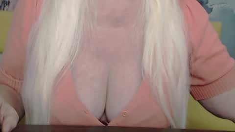 Snapshot of kamaliasim chatting on 02.04.25 KamaliaSim online show from 02.04.25