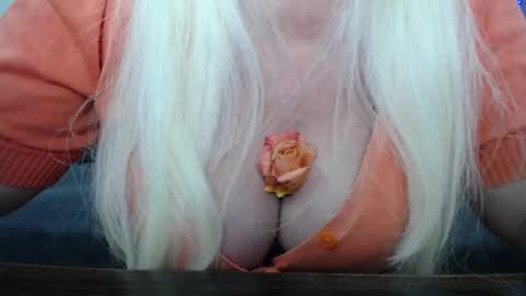 Snapshot of kamaliasim chatting on 02.16.25 KamaliaSim online show from 02.16.25