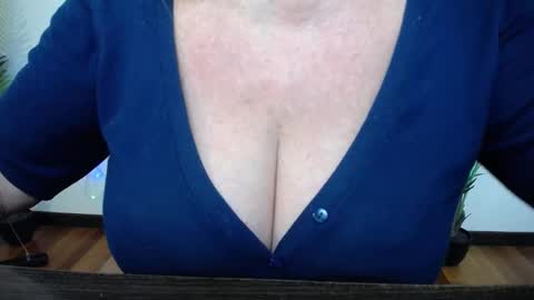 Snapshot of kamaliasim chatting on 03.22.26 KamaliaSim online show from 03.22.26