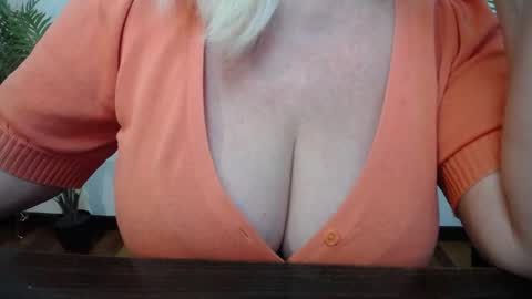 Snapshot of kamaliasim chatting on 04.08.26 KamaliaSim online show from 04.08.26