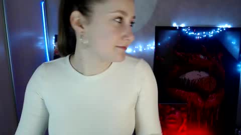 Snapshot of kamilla_love_ chatting on 04.22.26 kamilla_love_ online show from 04.22.26