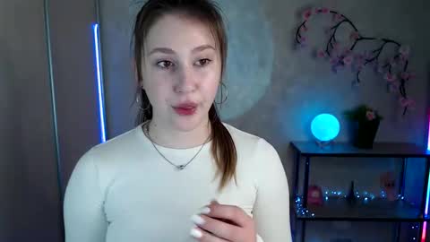 Snapshot of kamilla_love_ chatting on 05.05.26 kamilla_love_ online show from 05.05.26