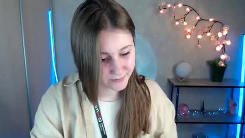 Snapshot of kamilla_love_ chatting on 05.20.26 kamilla_love_ online show from 05.20.26