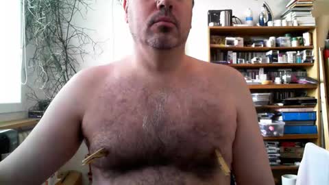 Snapshot of kamiluc1974_2 chatting on 10.30.25 Kamil Lipovy online show from 10.30.25