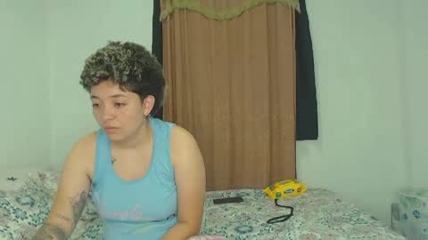 Snapshot of kammy_cami chatting on 05.25.26 kammy y camila online show from 05.25.26
