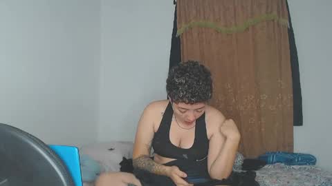 Snapshot of kammy_cami chatting on 05.30.26 kammy y camila online show from 05.30.26