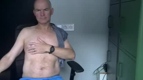 Robbie online show from 10.16.25