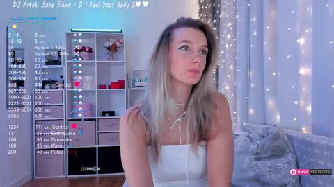 Snapshot of karamelsw chatting on 02.10.25 Julia online show from 02.10.25