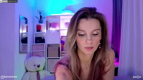 Snapshot of karamelsw chatting on 11.12.25 Julia online show from 11.12.25