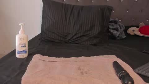 karely_laurent online show from 06.12.26