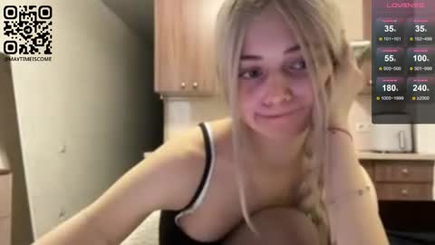 Snapshot of karensimilton chatting on 05.12.26 May online show from 05.12.26