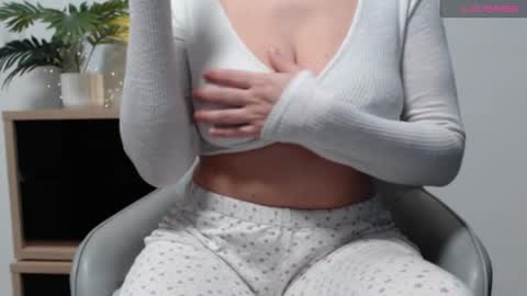 Snapshot of karin_lover chatting on 02.16.25 You can call me K online show from 02.16.25