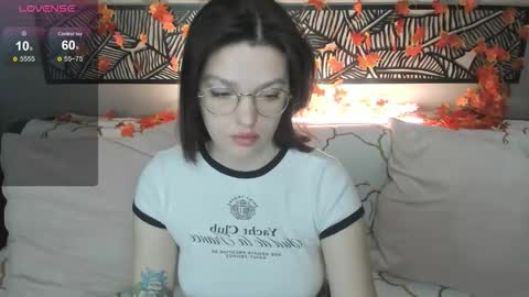 Snapshot of karina_kelly chatting on 11.11.25 karina online show from 11.11.25