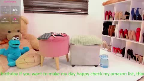 Snapshot of karina_torres_ chatting on 10.26.25 Karina online show from 10.26.25