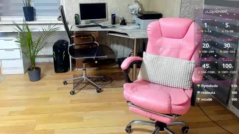 Snapshot of karinadeniss chatting on 01.13.25 Onlyfans cute valerri Real Nme Valerri online show from 01.13.25