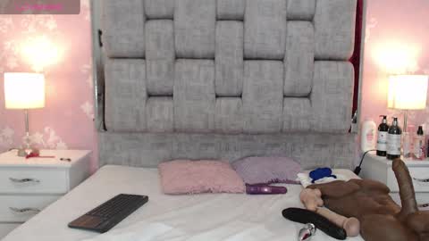 Snapshot of karinasimonz chatting on 12.29.24 KarinaSimonz online show from 12.29.24