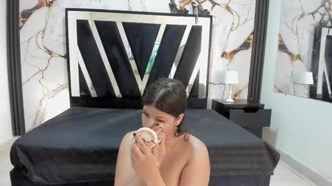 Snapshot of karinasimonz chatting on 10.01.25 KarinaSimonz online show from 10.01.25