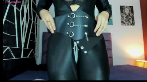 Snapshot of karinna__raven chatting on 05.13.26 KARINNA RAVEN online show from 05.13.26