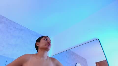 Snapshot of karla__ruiz chatting on 10.19.25 Karla online show from 10.19.25