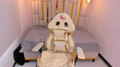 Karla  online show from 02.15.25