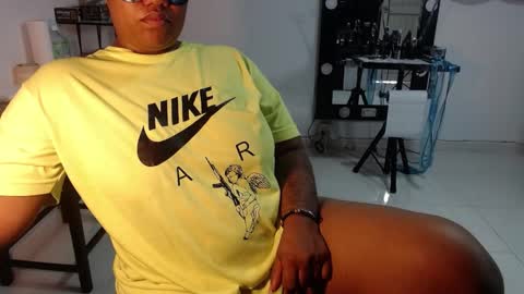 Snapshot of karlaluann chatting on 10.12.25 karlaluann online show from 10.12.25