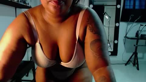 Snapshot of karlaluann chatting on 10.31.25 karlaluann online show from 10.31.25