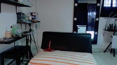 Snapshot of karlaluann chatting on 11.04.25 karlaluann online show from 11.04.25