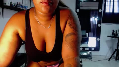 Snapshot of karlaluann chatting on 11.11.25 karlaluann online show from 11.11.25