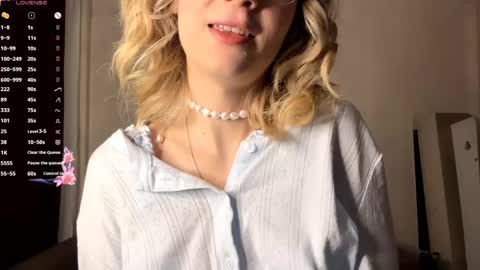 Snapshot of karlenegries chatting on 05.22.26 Olivia online show from 05.22.26